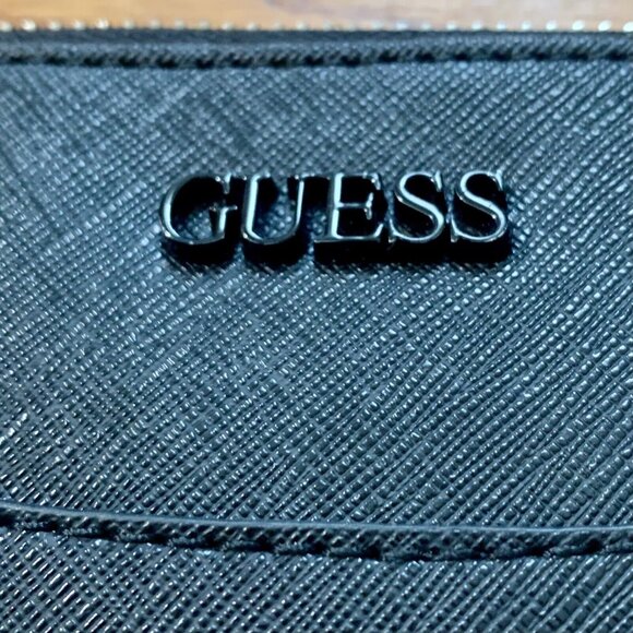 GUESS Los Angeles Travel Makeup Cosmetic Case Bag Color BLACK Saffiano PVC EUC - Picture 3 of 7